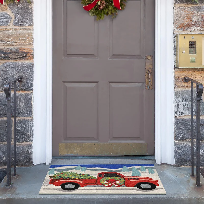 Indoor/Outdoor Hand-Hooked Christmas Truck Accent Rug, 20" x 30"