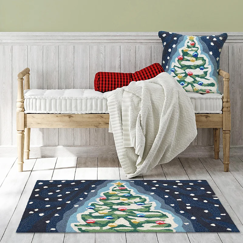 Indoor/Outdoor Hand-Hooked Christmas Tree Accent Rug, 20" x 30"