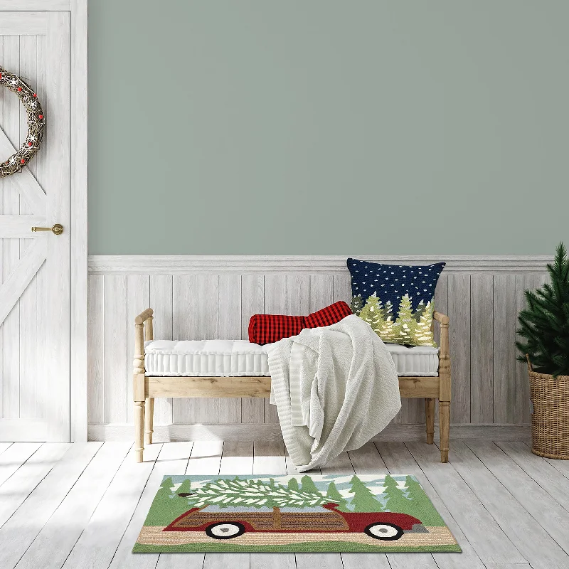 Indoor/Outdoor Hand-Hooked Christmas Pine Accent Rug