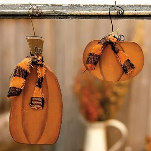 Short Pumpkin Ornament w Ribbon